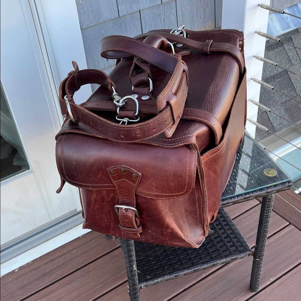 Saddleback leather - side pocket leather duffel bag. - Picture 12 of 14